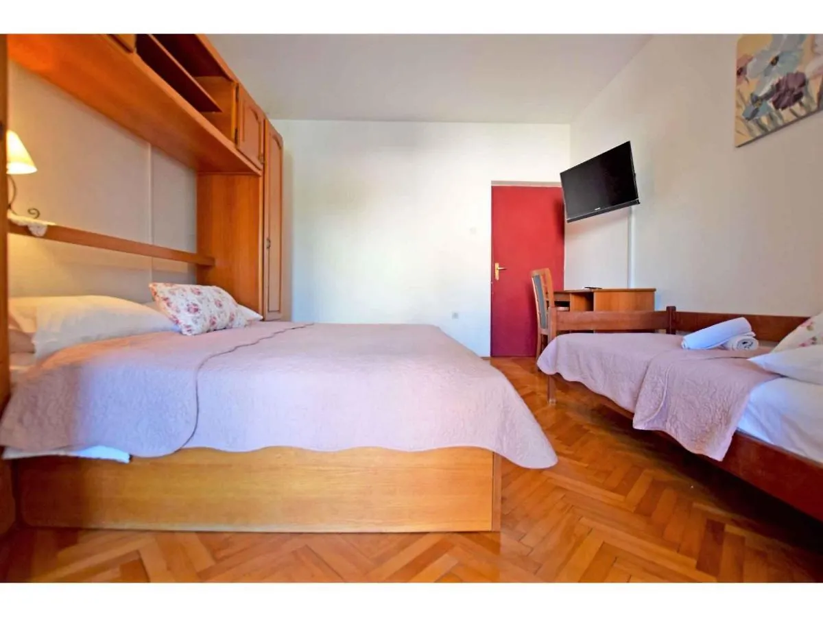 Apartments In Starigrad-Paklenica 43533